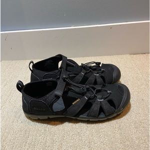 KEEN women’s hiking water sandal.